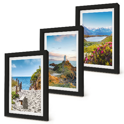 Posterpaket Utsikt över fyrstranden, bergen och blommorna
