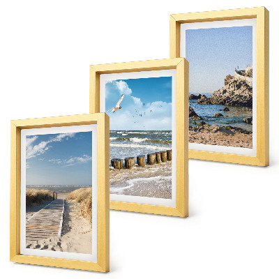Triptyk tavla med ram Strand med trästig, hav och kustklippor