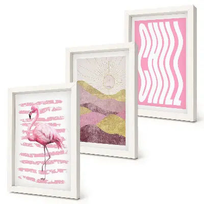 Triptyk tavla med ram rosa flamingos och pastellfärgat bergslandskap med ordet Chill