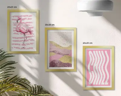 Triptyk tavla med ram rosa flamingos och pastellfärgat bergslandskap med ordet Chill