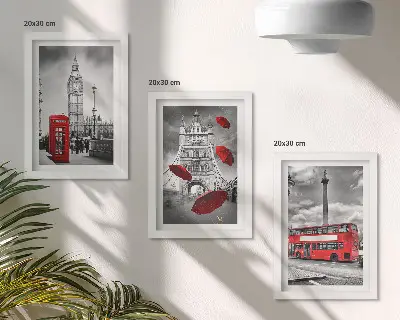 Tavelvägg med 3 tavlor Londonmotiv med rött paraply och buss