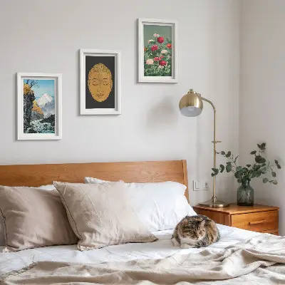 Tavelvägg med 3 tavlor med motiv av japansk natur och kultur i japandi-stil
