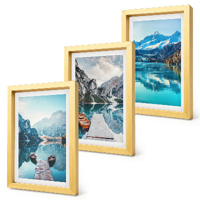 Triptyk tavla med ram Bergsjöar med båtar och reflektioner i vattnet