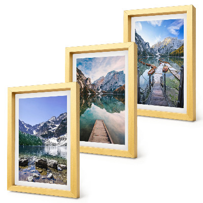 Triptyk tavla med ram Berg, sjöar och träpirer över vattnet