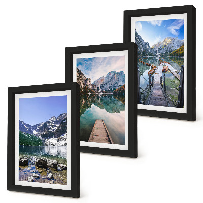 Triptyk tavla med ram Berg, sjöar och träpirer över vattnet