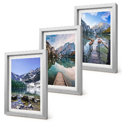 Triptyk tavla med ram Berg, sjöar och träpirer över vattnet