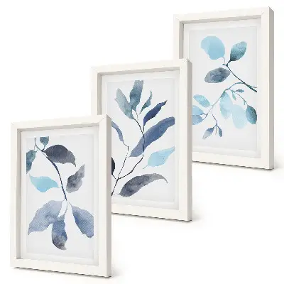 Triptyk med ram blå blad på en ljus bakgrund i akvarellstil
