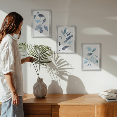 Triptyk tavla med ram Blå blad på en ljus bakgrund, akvarellstil