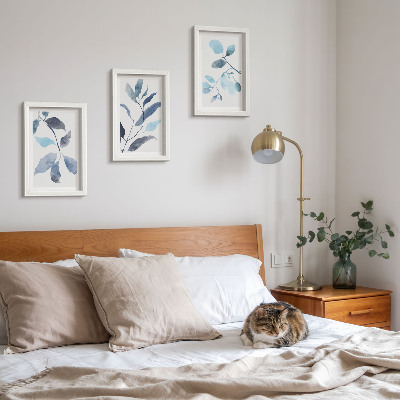 Triptyk tavla med ram Blå blad på en ljus bakgrund, akvarellstil