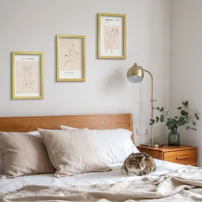 Triptyk tavla med ram linjära silhuetter av kvinnor i minimalistisk stil