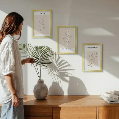 Triptyk tavla med ram linjära silhuetter av kvinnor i minimalistisk stil