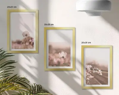 Triptyk tavla med ram vildblommor på ängar under sommaren med romantiskt landskapsmotiv