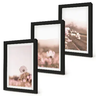 Triptyk tavla med ram vildblommor på ängar under sommaren med romantiskt landskapsmotiv