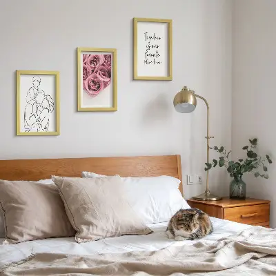 Triptyk med rosbuketter i line art tavla med ram och inskription för familjen
