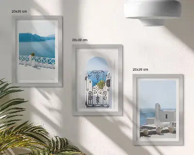 Tavelvägg med 3 tavlor havsutsikt med vita byggnader i Grekland
