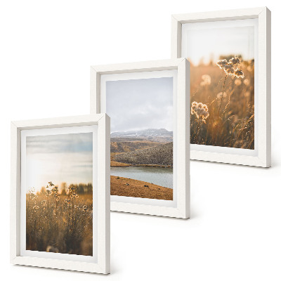 Triptyk tavla med ram Landskap med ängar, berg och en sjö i bakgrunden