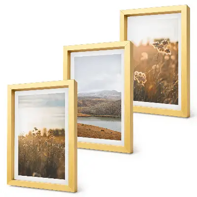 Triptyk med ram landskap med ängar, berg och en sjö