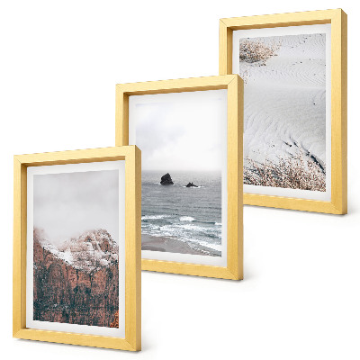 Triptyk tavla med ram Berg, moln, hav och sand i naturliga nyanser