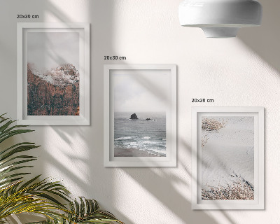 Triptyk tavla med ram Berg, moln, hav och sand i naturliga nyanser
