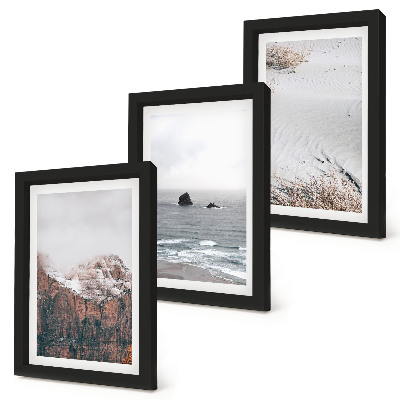 Triptyk tavla med ram Berg, moln, hav och sand i naturliga nyanser