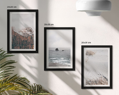 Triptyk tavla med ram Berg, moln, hav och sand i naturliga nyanser