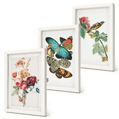 Triptyk med blommor, fjärilar och en fågel i pastellfärger tavla med ram