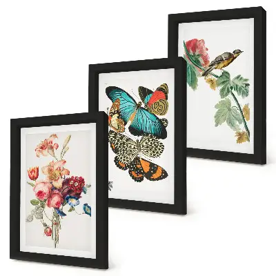 Triptyk med blommor, fjärilar och en fågel i pastellfärger tavla med ram