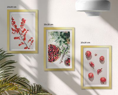 Triptyk tavla med ram Röda frukter och växter i minimalistisk stil