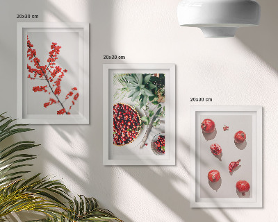 Triptyk tavla med ram Röda frukter och växter i minimalistisk stil