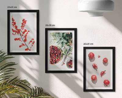 Triptyk tavla med ram Röda frukter och växter i minimalistisk stil
