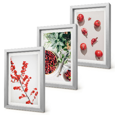 Triptyk tavla med ram Röda frukter och växter i minimalistisk stil