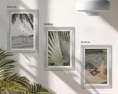 Triptyk med ram tavla med motiv av palmblad i en gunga vid stranden