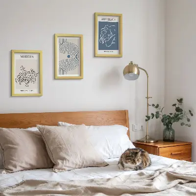 Tavelvägg med 3 motiv blommor, linjer och abstrakta former