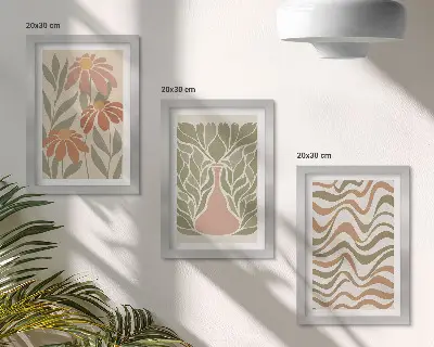 Tavelvägg med 3 tavlor med pastellblommiga illustrationer i vågig abstraktion