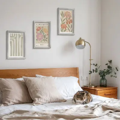 Tavelvägg med 3 botaniska posters i minimalistisk parisstil