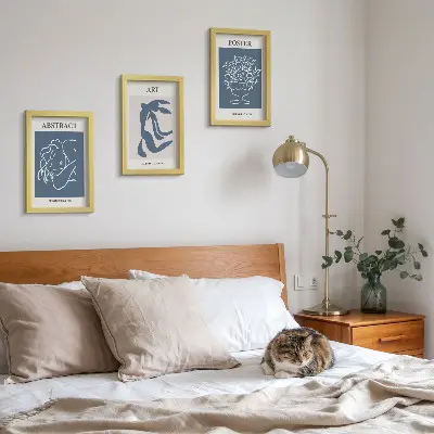 Triptyk tavla med ram med ett abstrakt mönster av Matisse-inspirerade figurer och blommor