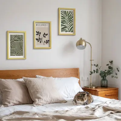 Tavelvägg med 3 tavlor botaniska kompositioner i boho-minimalistisk stil