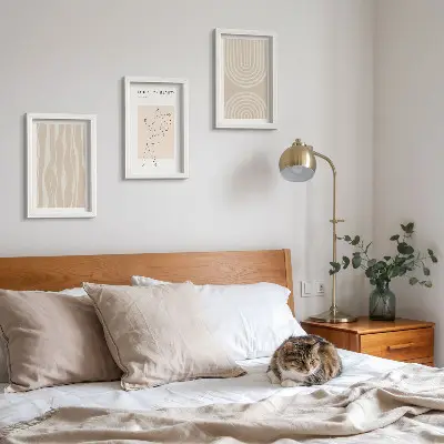 Tavelvägg med 3 tavlor abstrakta mönster med delikata boho-dekorationer