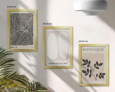 Tavelvägg med 3 tavlor med blommönster och minimalistiska linjer i neutrala färger