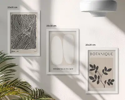 Tavelvägg med 3 tavlor med blommönster och minimalistiska linjer i neutrala färger