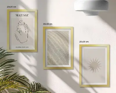 Tavelvägg med 3 tavlor minimalistiska linjer med motiv av sand, vågor och sol