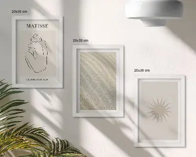 Tavelvägg med 3 tavlor minimalistiska linjer med motiv av sand, vågor och sol