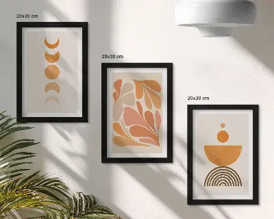 Tavelvägg med 3 tavlor abstrakta former i orangea nyanser