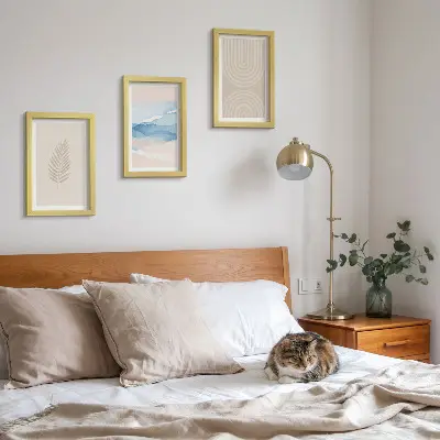 Triptyk med ram motiv med löv och vågor i nyanser av beige och blått