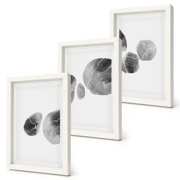 Tavelvägg med tre motiv abstrakt minimalistisk målning med färgfläckar