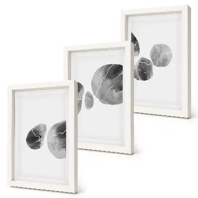 Tavelvägg med tre motiv abstrakt minimalistisk målning med färgfläckar