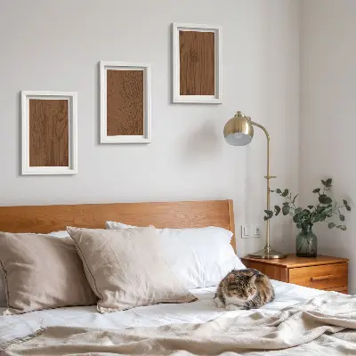 Triptyk med ram trämönstrad tavla med textur av trädbark i minimalistisk stil