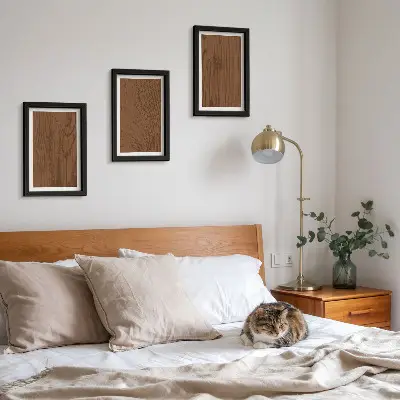 Triptyk med ram trämönstrad tavla med textur av trädbark i minimalistisk stil