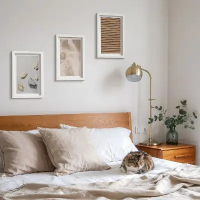 Triptyk med ram tavla med motiv av stenar, trä och tyg i olika texturer