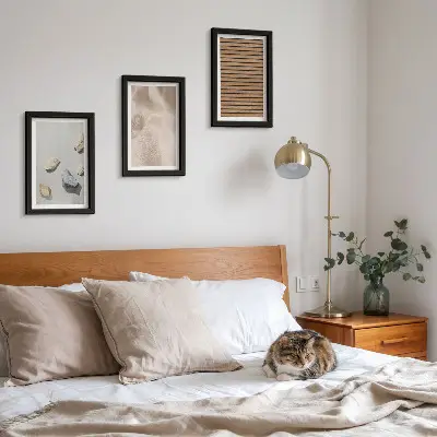 Triptyk med ram tavla med motiv av stenar, trä och tyg i olika texturer